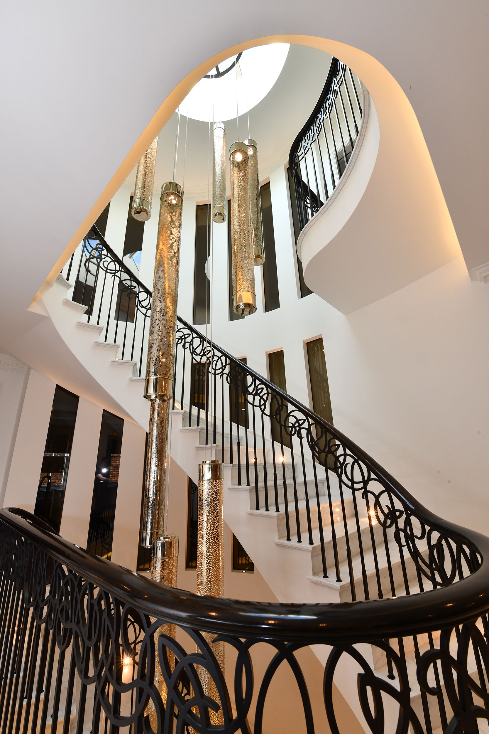 London Luxury Dream Home Details Image 3